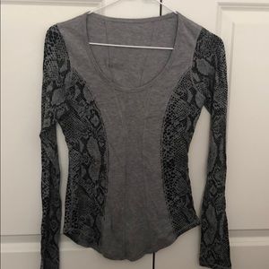 Lululemon long sleeve between the lines top